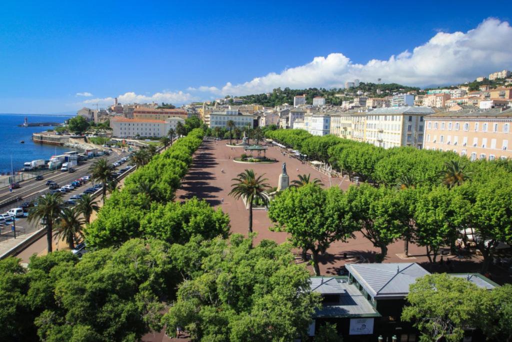 Appartement Climatise,Idealement Situe 100M Du Vieux Port. Bastia  Esterno foto